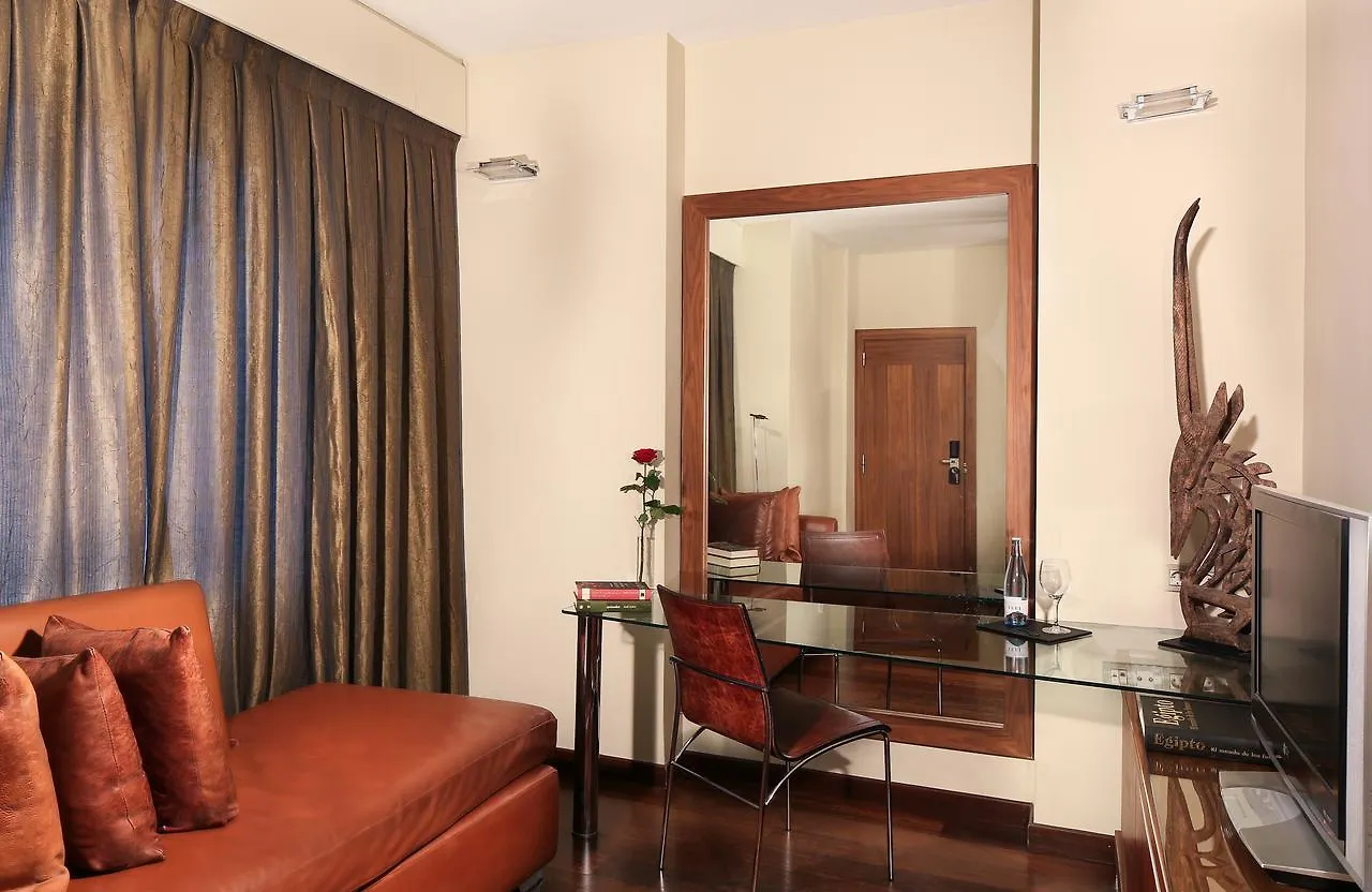 Hotel Gran Derby Suites, A Small Luxury Hotel Of The World Barcelona